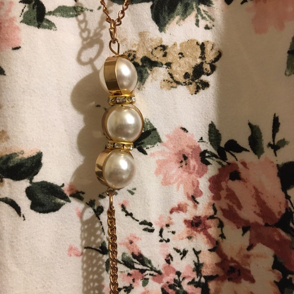 BEAUTIFUL FLORAL PEARL NECKLACE ATTACHED GATHERED SIDES MATERNITY TOP
